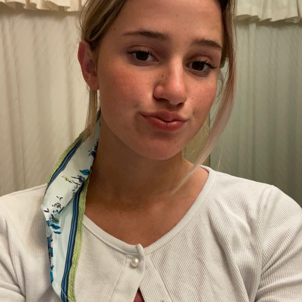Meet your Posher, Allie - Picture 1 of 1